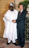 Koizumi meets resident Obasanjo